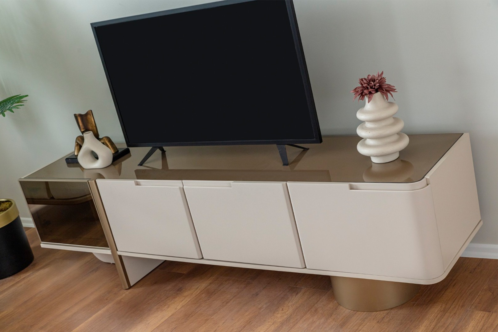 Kale TV Ünitesi — 2